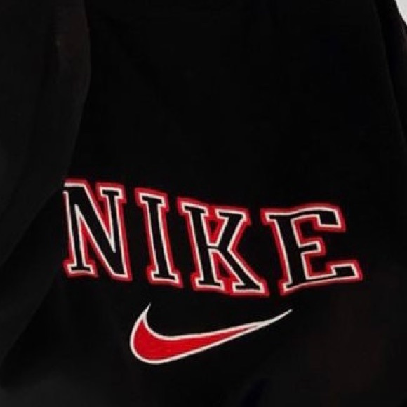 TWO LAYERS NIKE EMBROIDERED CREWNECK VINTAGE - Picture 2 of 2